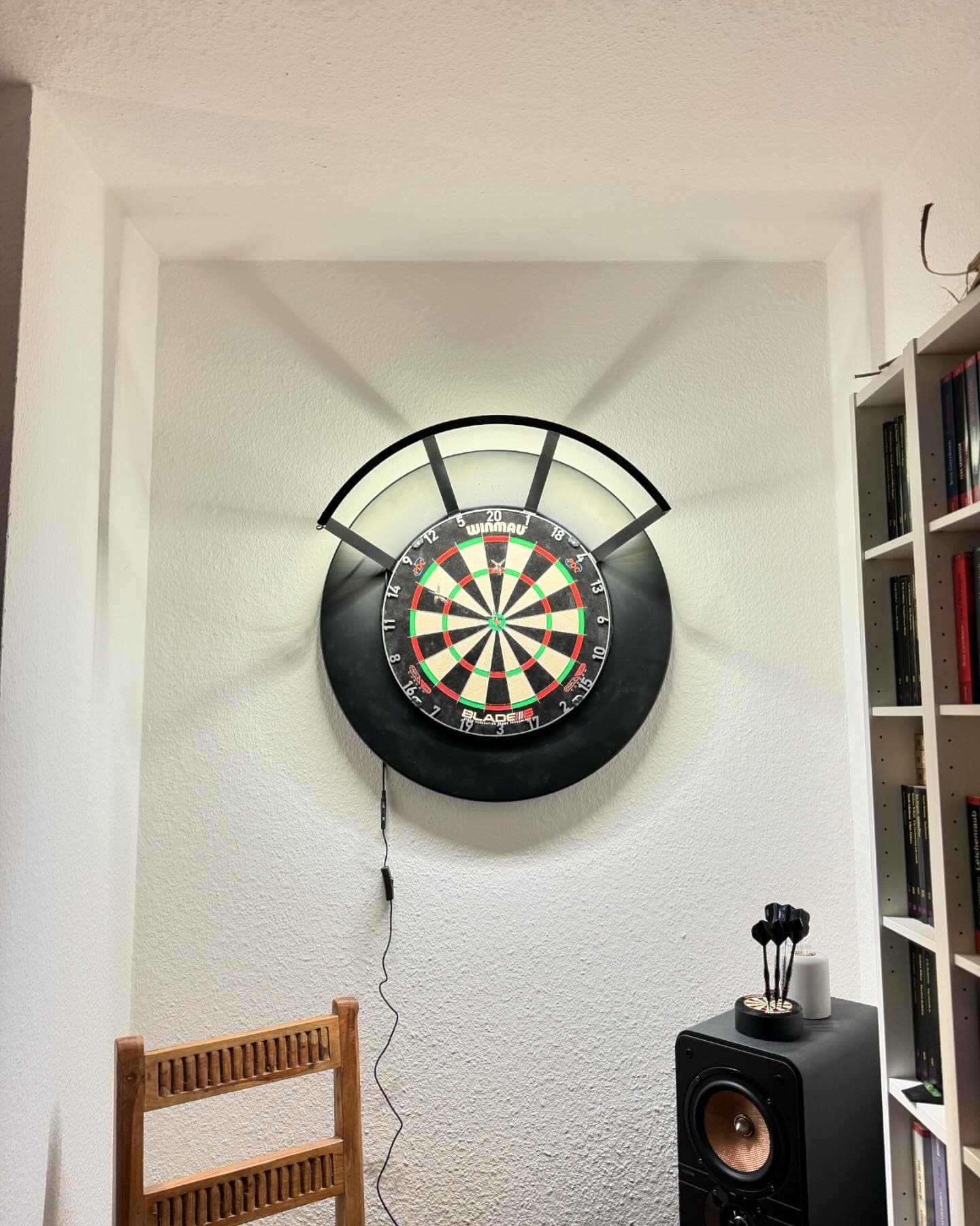 Die Dartabende sind gerettet. Heute kam meine winmau Polaris 120° Dart Beleuchtung
________________________________________________

#dartshopper 
#darts 
#darts🎯 
#winmau 
#winmaudarts