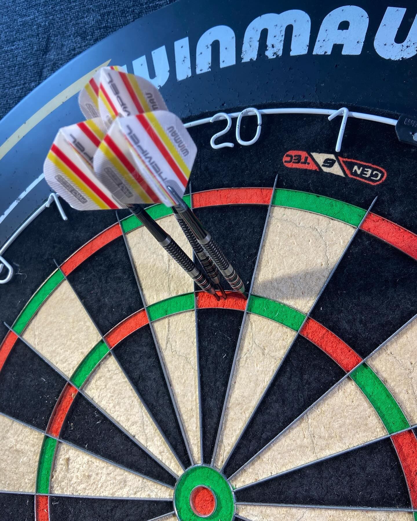 Eerste 180 met nieuwe dartpijlen 🎯👊😎💪 #florianhempel #winmau #darts🎯 #180 #dartshopper dartshopper
