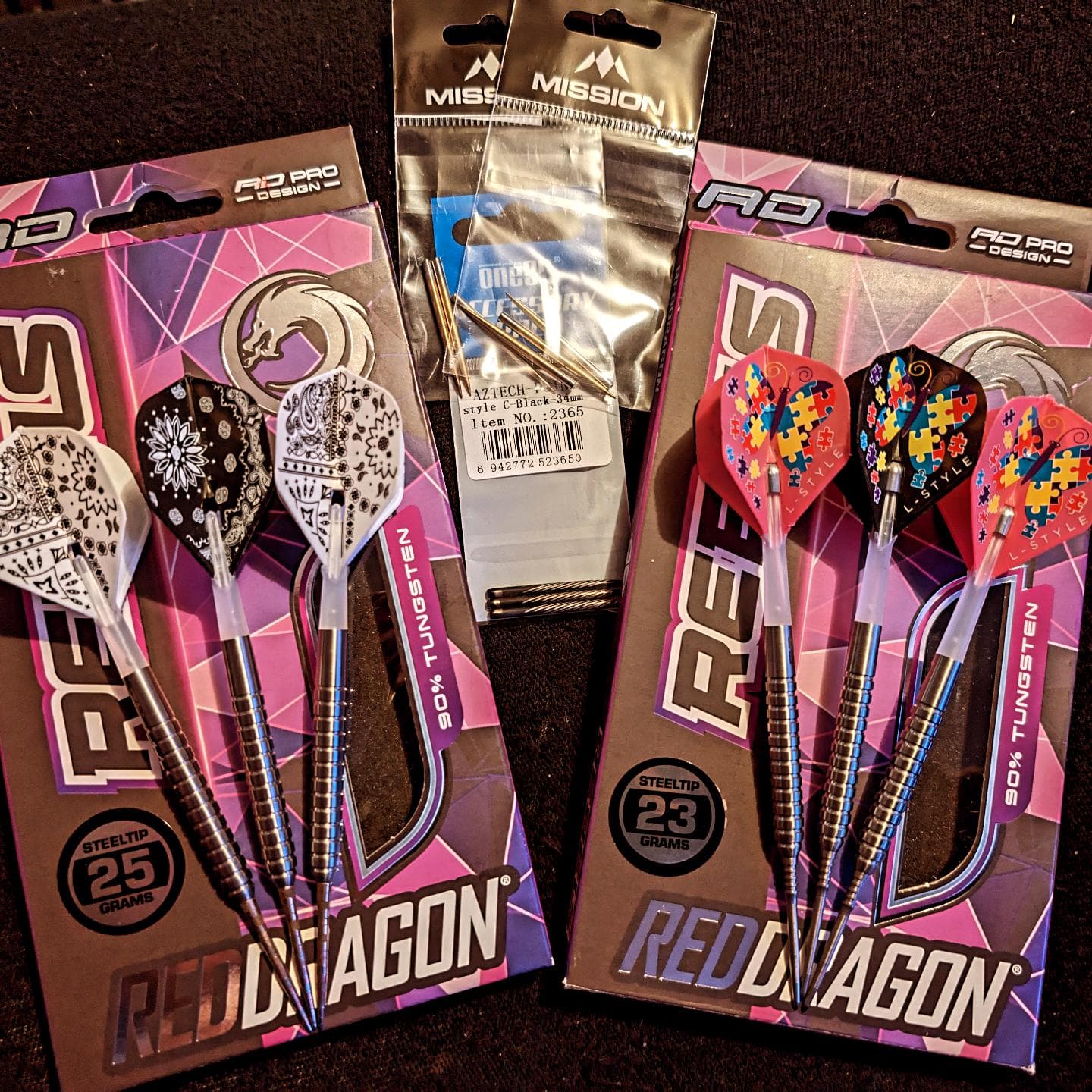 Diese mal die neuen Sachen schon fertig montiert 😃 dartshopper #reddragon #lstyle #one80 #mission #targetstormpoints #dcennigerloh #dartshopper #Darts #germandarts #ilovethisgame #gameon