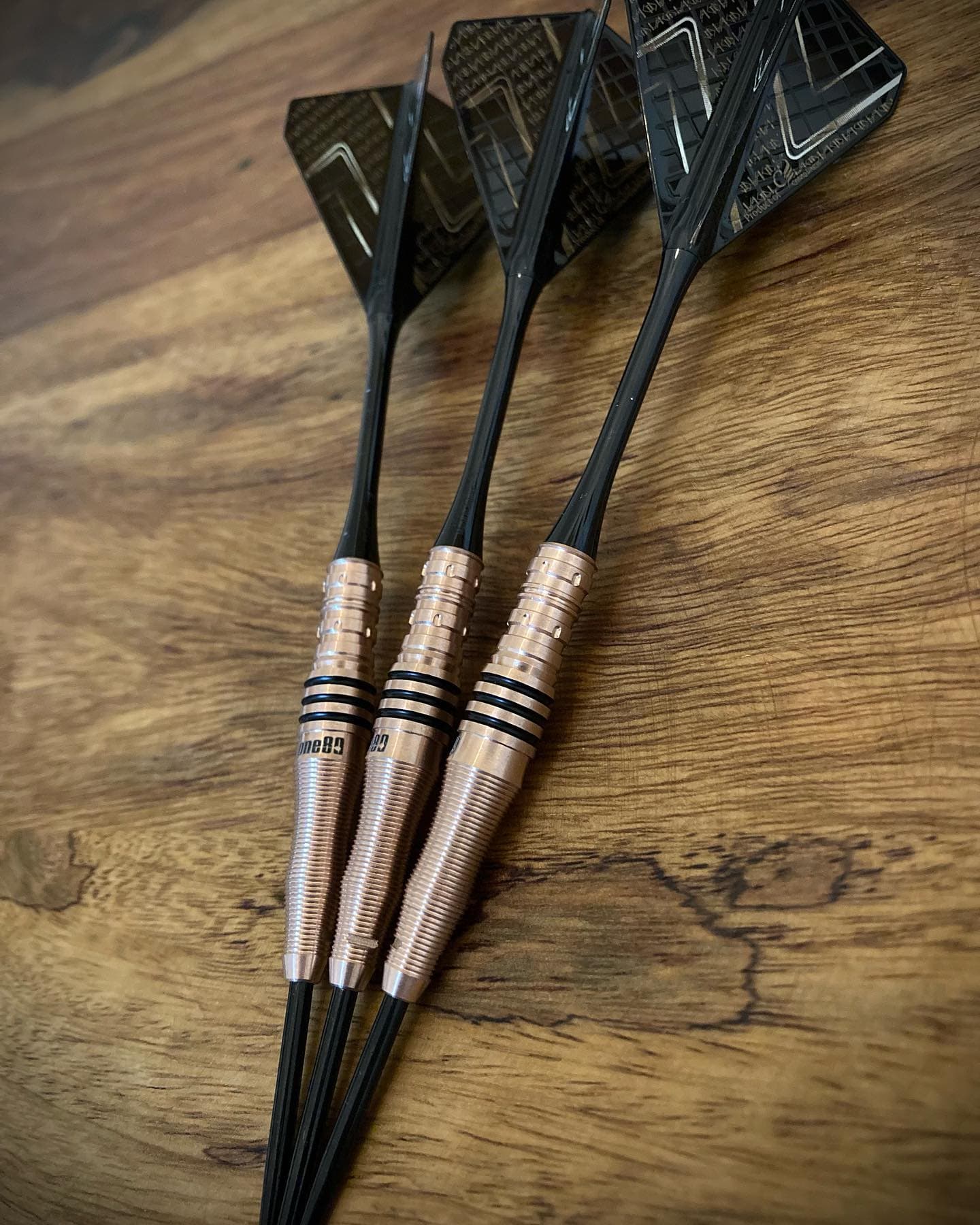 New Darts Day 🏹

Darts: One80 R2 Interchange Re-surge, 22g
Flights: Cosmo Andrew Gilding Goldfinger V4 
Stems: Cosmo Fit Shaft Slim Locked

dartshopper dartshopper.de #dartshopper